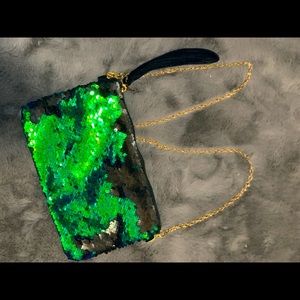 Wristlet/shoulder bag